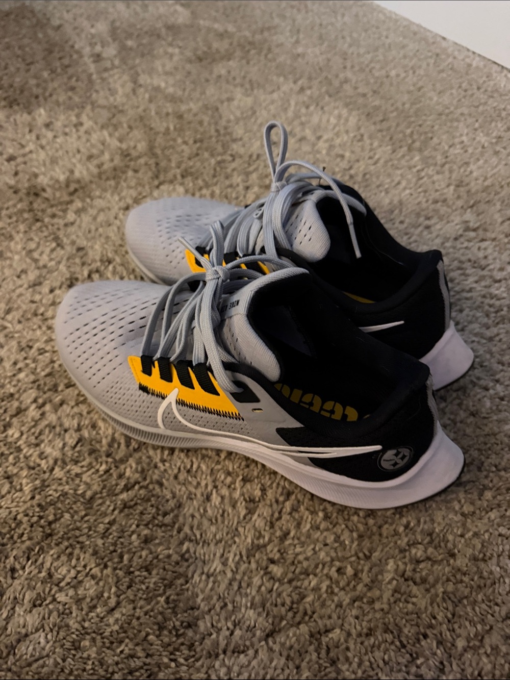Nike Steelers Athletic Shoes - size 6 - like new